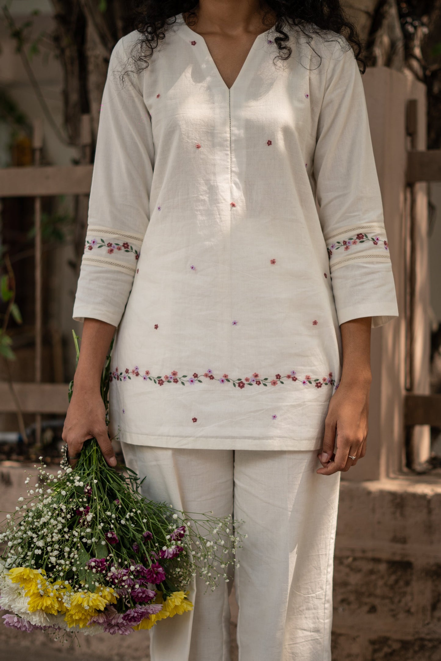 Mira Kameez