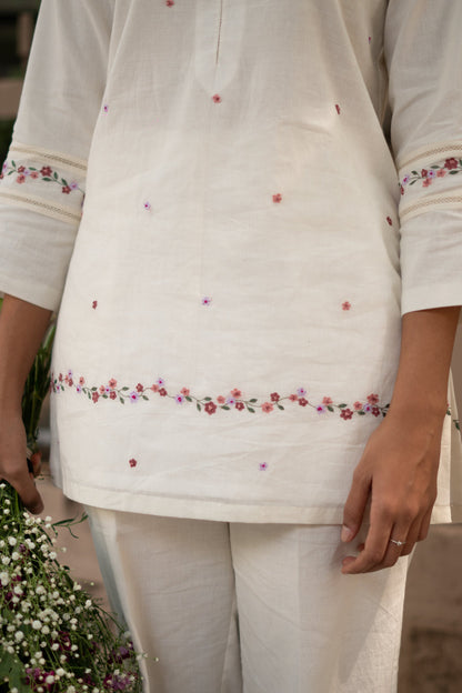 Mira Kameez