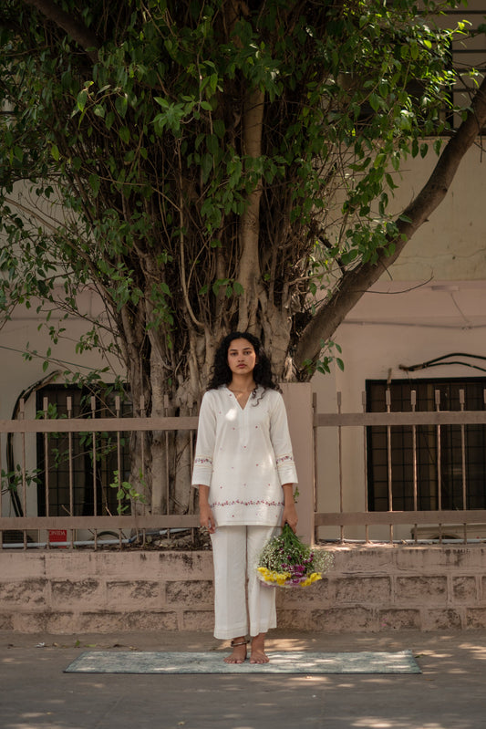 Mira Kameez