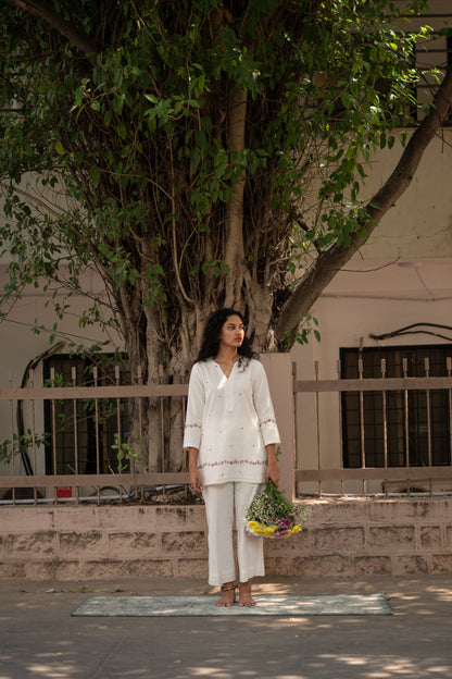 Mira Kameez