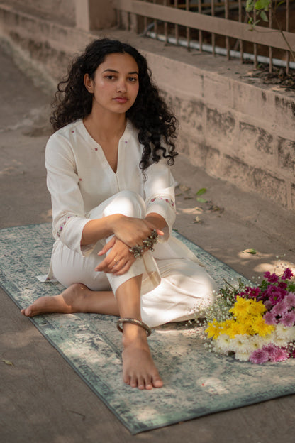 Mira Kameez